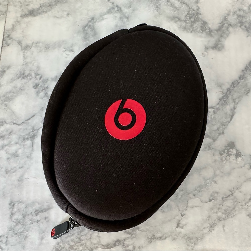 Beats by Dre Headphone Case OS Black Red Soft Shell Zippered Pouch